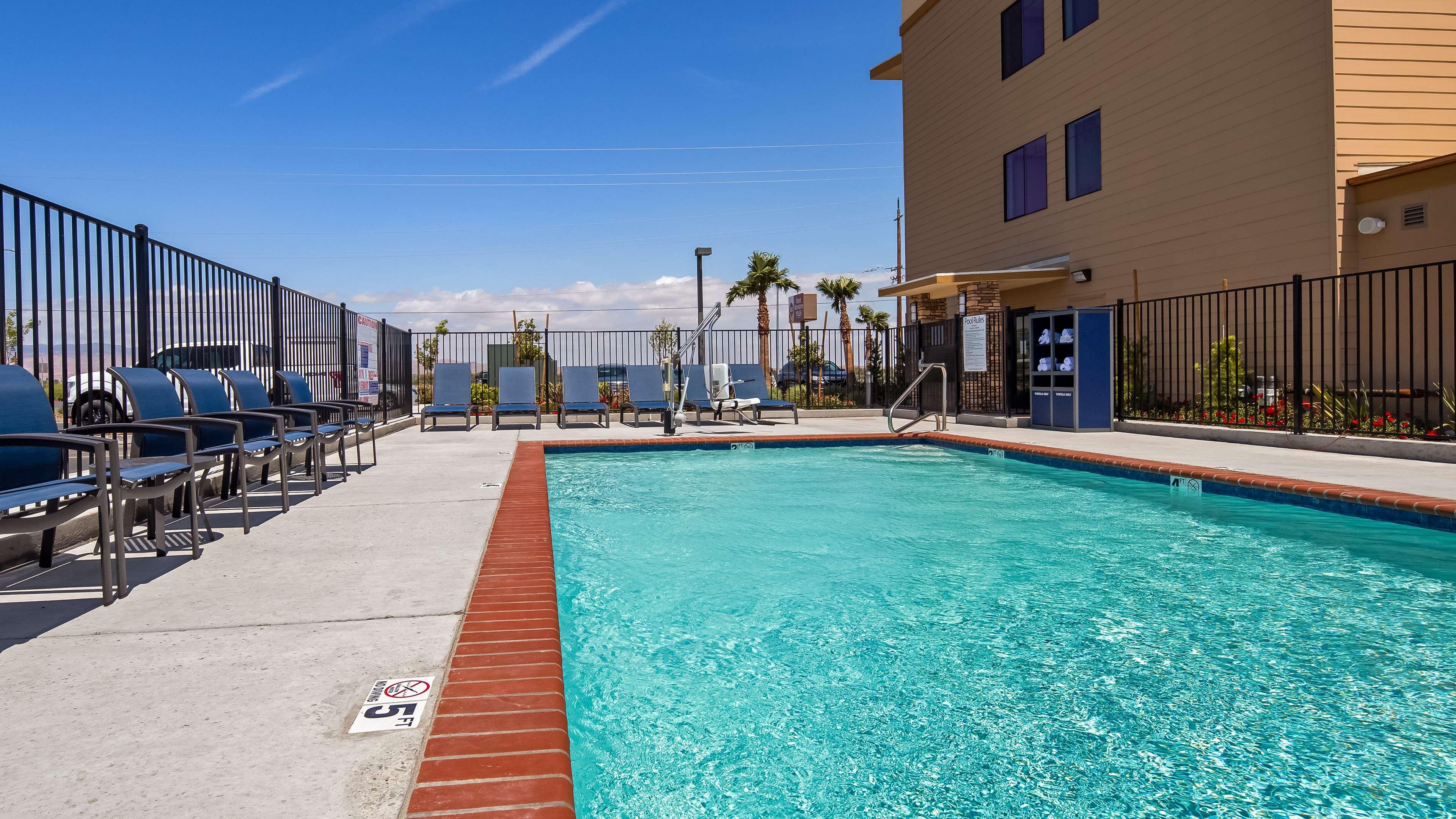 Best Western Plus West Covina Inn מראה חיצוני תמונה