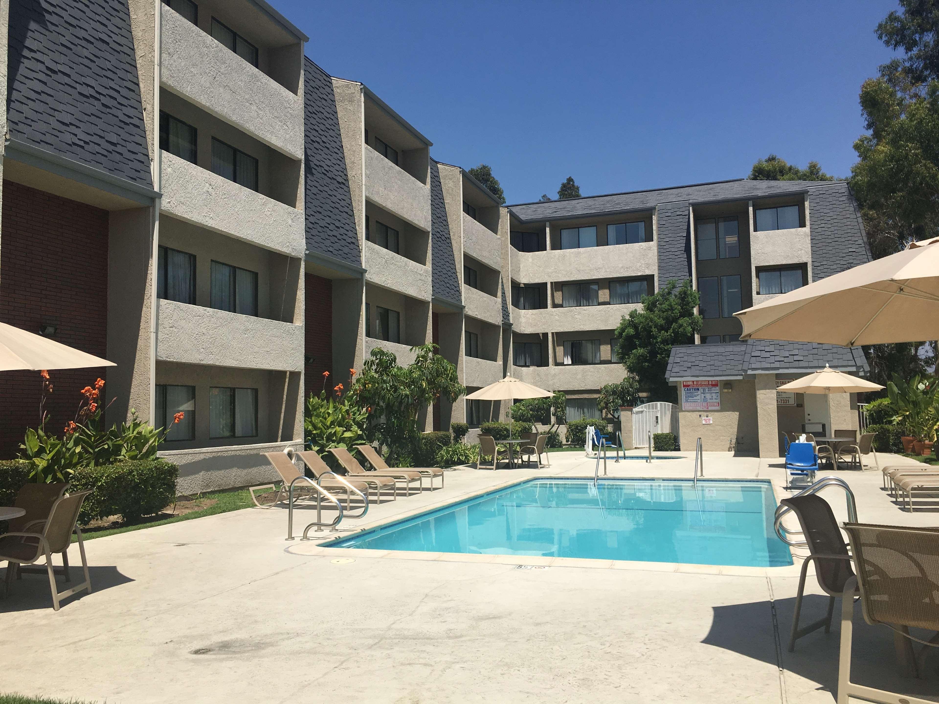 Best Western Plus West Covina Inn מראה חיצוני תמונה