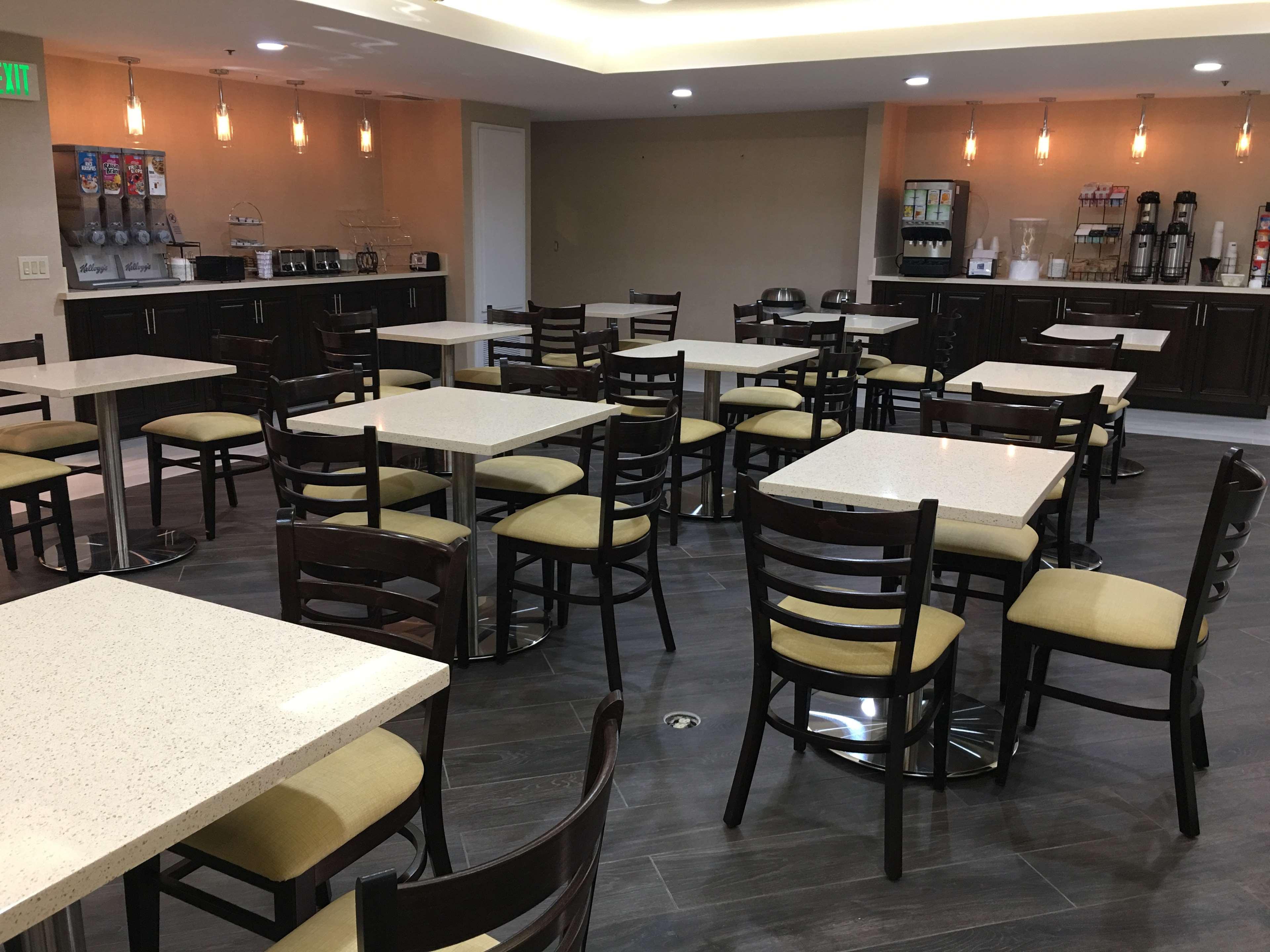 Best Western Plus West Covina Inn מראה חיצוני תמונה
