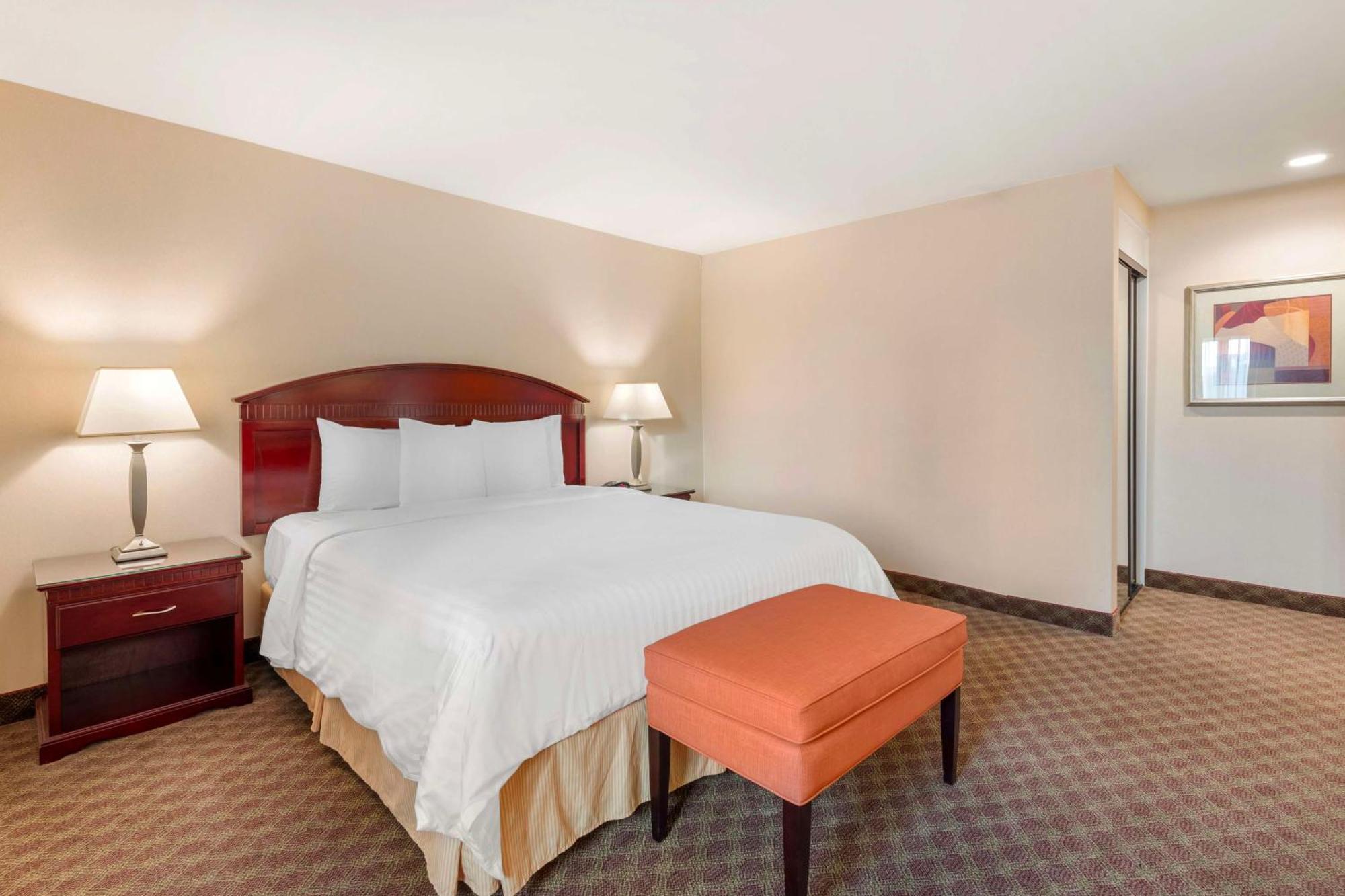 Best Western Plus West Covina Inn מראה חיצוני תמונה