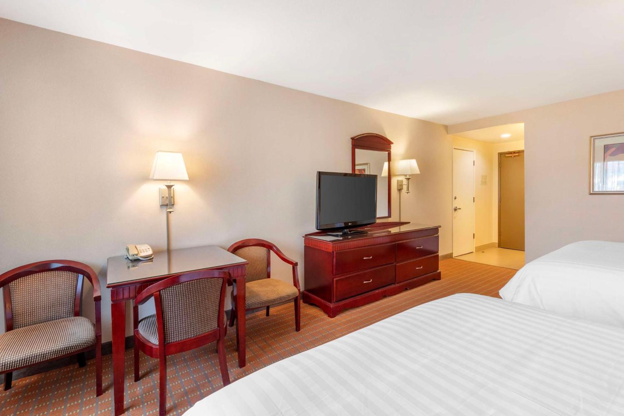 Best Western Plus West Covina Inn מראה חיצוני תמונה