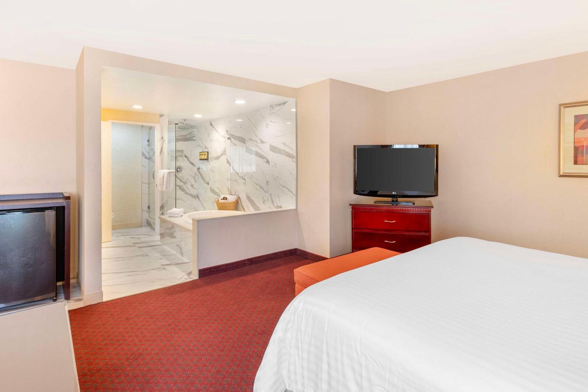Best Western Plus West Covina Inn מראה חיצוני תמונה