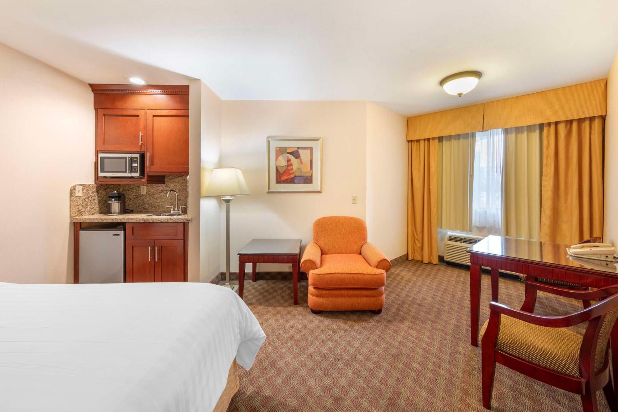 Best Western Plus West Covina Inn מראה חיצוני תמונה